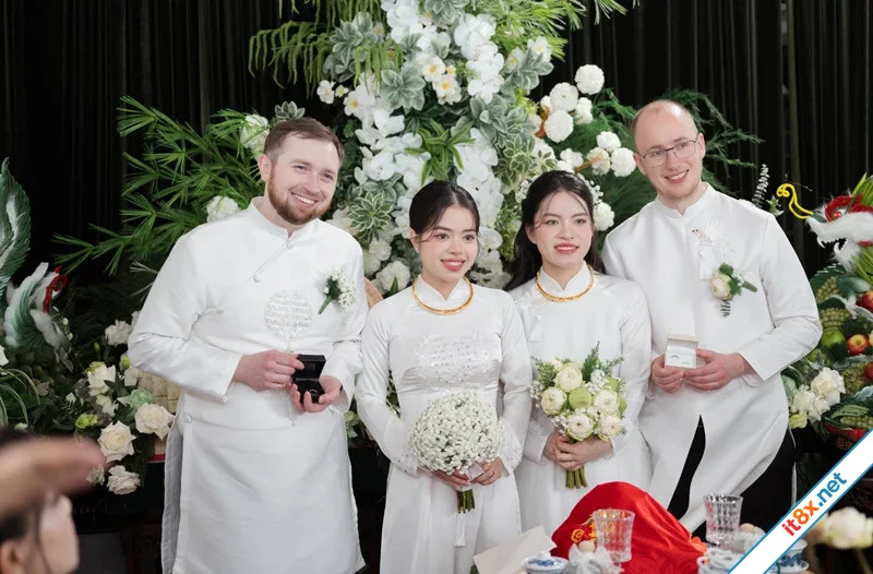 2 chị em ruột cưới cùng ngày, bố mẹ cùng lúc đón 2 chàng rể ngoại quốc