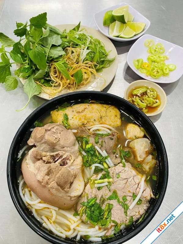 Cách nấu bún bò đậm đà, chuẩn vị tại nhà
