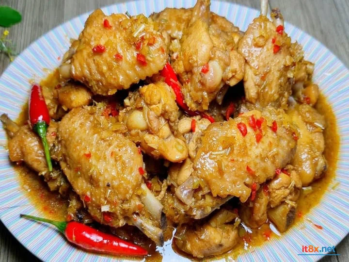 Gà kho nước dừa: Bí quyết cho món ngon đậm đà, chuẩn vị cơm nhà