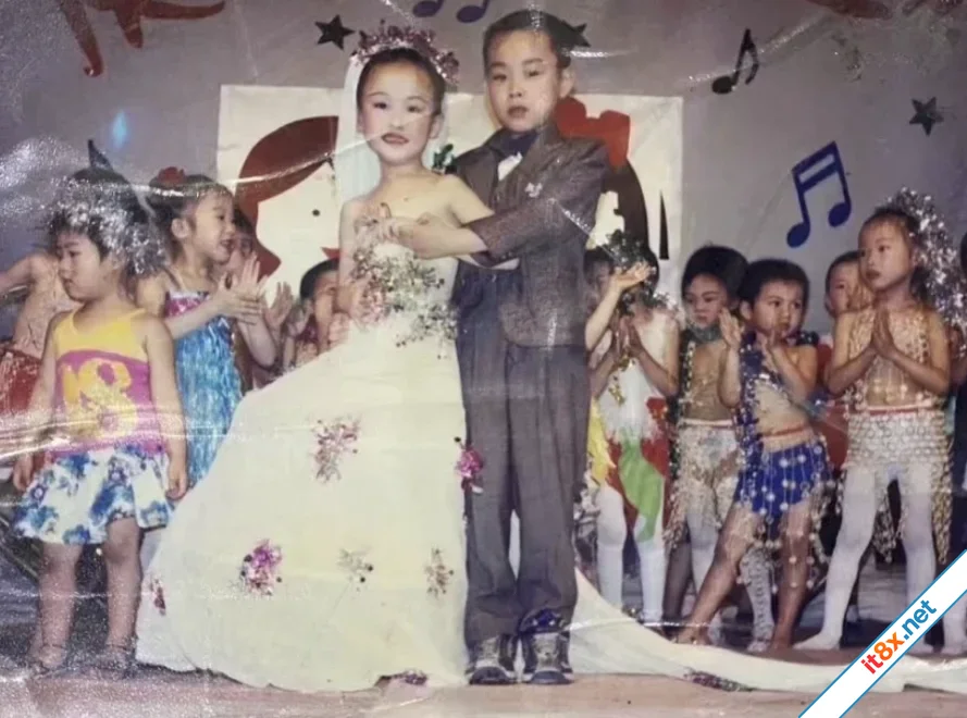 Thành vợ chồng sau 20 năm kết hôn giả ở trường mẫu giáo