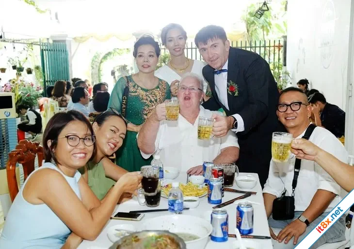 Rể Tây kể chuyện cưới vợ Việt, nghe đến đâu 'thương' đến đó