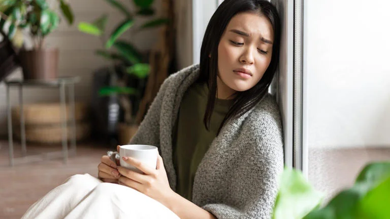 Khủng hoảng tuổi 40 ở phụ nữ 5 biến động tâm lý âm thầm bào mòn sức khỏe tinh thần-1.webp
