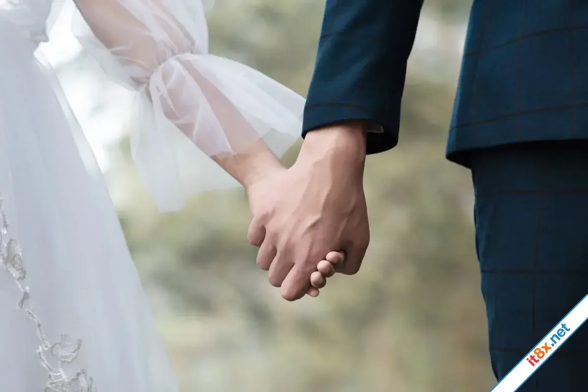 Tình yêu cảm động của đôi trẻ lén cha mẹ kết hôn