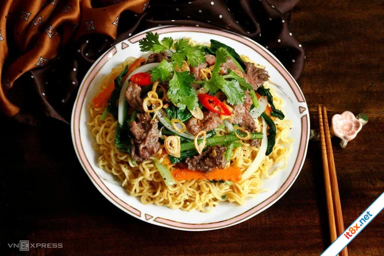 Mẹo xào mì không chần nước sôi, ít dầu mỡ