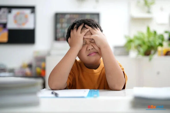Nhận diện những dấu hiệu cho thấy cha mẹ đang vô tình tạo áp lực quá tải lên con cái