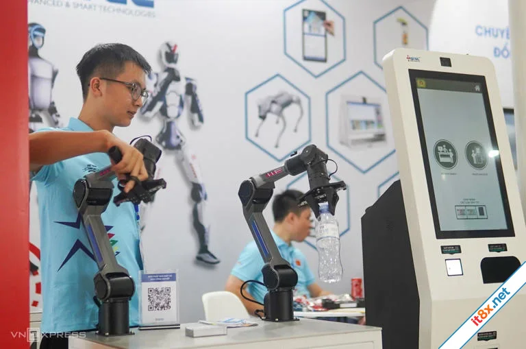Thị trường tuyển dụng 2025 - 2026: Bán hàng và Công nghệ dẫn dắt đà phục hồi