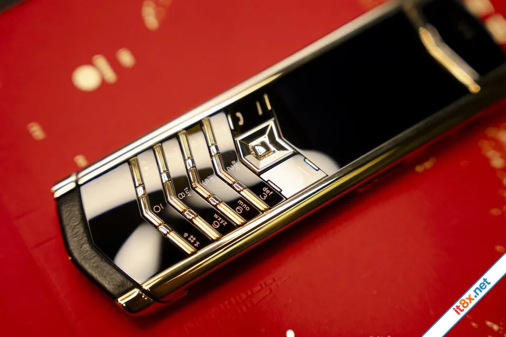Vertu Signature V: Khi nghệ thuật chế tác thủ công trở thành pháo đài bảo mật cho giới thượng lưu