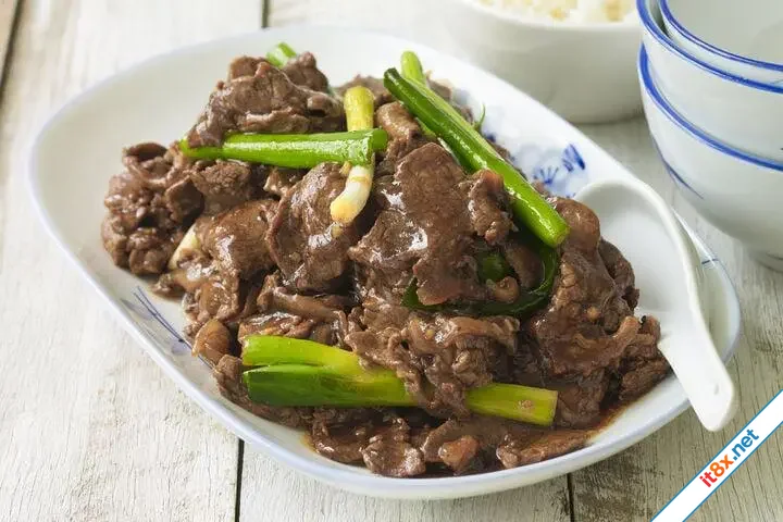 Vì sao xào thịt bò để lửa nhỏ dễ bị dai?