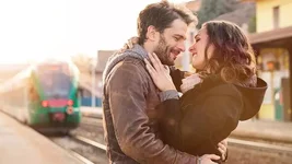 6 dấu hiệu cho thấy đàn ông chỉ giả vờ yêu bạn