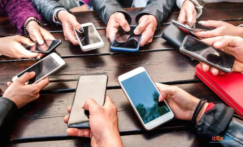 Nghệ thuật Group Chat: 7 quy tắc "vàng" để không trở thành kẻ kém duyên trên mạng