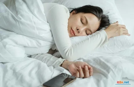 Kỹ thuật "xáo trộn nhận thức": Tuyệt chiêu 3 bước đánh lừa bộ não để ngủ ngon sau vài phút