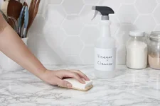 8 bề mặt và vật dụng tuyệt đối không nên làm sạch bằng giấm trắng